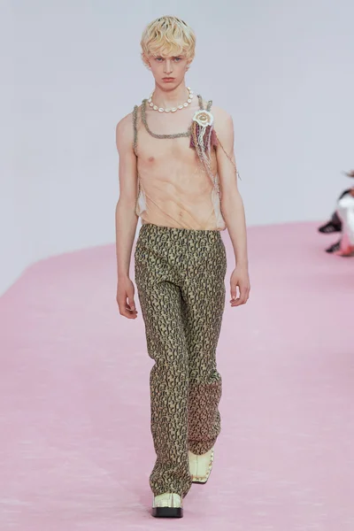Look 17